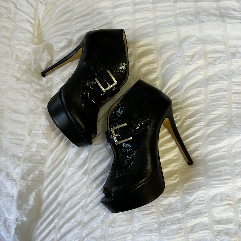 Michael Kors Black Snakeskin Heels Size 6